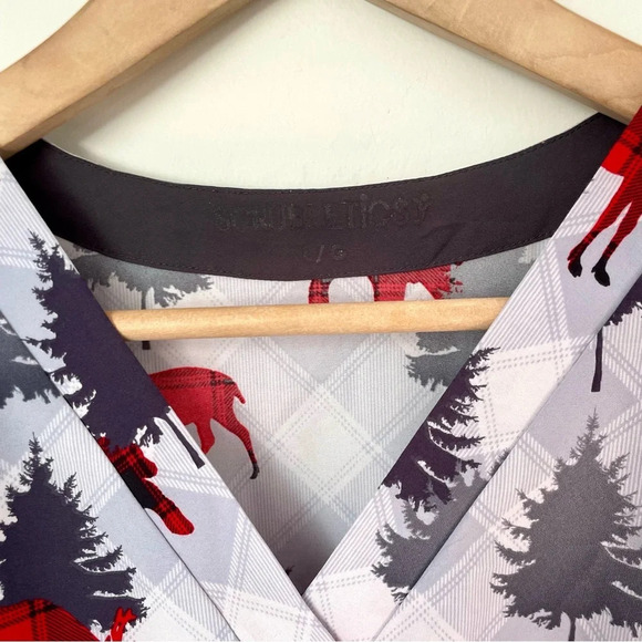 Scrubletics Reindeer Christmas Scrub Top - Picture 4 of 6